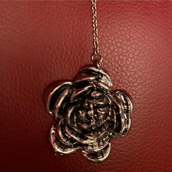 Game of Thrones Tyrell Rose Necklace Replica  20” - Picture 2 of 4